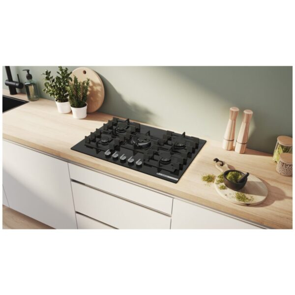 bosch-serie-6-plyta-gazowa-75-cm-szklo-hartowane-czarny-ppq7a6i40-04 Płyta gazowa Bosch PPQ7A6I40 Serie 6 (75 cm, szkło hartowane, czarna)